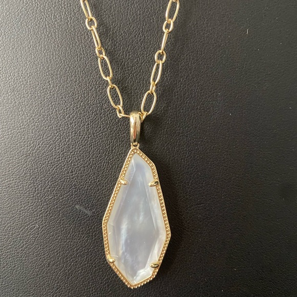 Kendra Scott NWOT Mother of Pearl Necklace - Picture 4 of 4